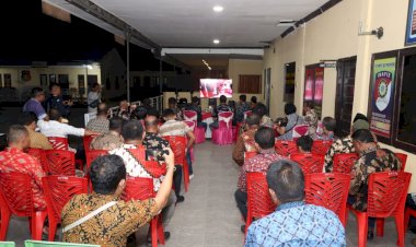 Kapolres-Kupang-Bersama-Anggota-dan-Masyarakat-Gelar-Nobar--Pagelaran-Wayang-Kulit-Wahyu-Cakraningrat