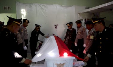 Polres-Kupang-Gelar-Upacara-Pemakaman-AKP-Purnawirawan-Jerry-Madhita-Monek