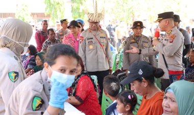 Bhakti-Kesehatan-Kapolda-NTT-Layani-1000-lebih-Pasien-di-Kecamatan-Sulamu-Secara-Gratis
