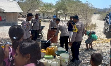 Kelurahan-Babau-dan-Desa-Benu-Kebagian-Air-Bersih-dari-Polres-Kupang
