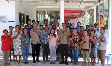 Gelar-Jumat-Curhat-di-Desa-Tuapukan,-Polres-Kupang-Bawa-Pesan-Pemilu-Damai-dan-Sejuk