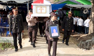 Kapolres-Kupang-Pimpin-Upacara-Pemakaman-Iptu-Simon-Petrus-Lado