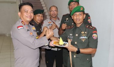 Kapolres-Kupang-Beri-Kejutan-Kepada-Dan-Brigif-21/-Komodo-di-Hari-Ulang-Tahun-Brigif-ke-14