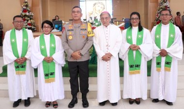 Hadiri-Ibadah-Natal-Bersama,-Kapolda-NTT:-Bersihkan-Keranjang-Kotor-di-Hatimu-Agar-Ibadahmu-tidak-Sia-sia