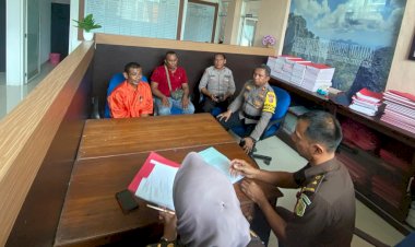 Penyidik-Polres-Kupang-Limpahkan--Tersangka-dan-BB-Kasus-Aniaya-Kekasih-di-Desa-Oebelo-Kabupaten-Kupang