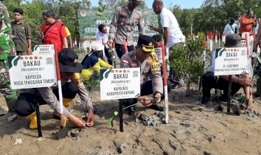 Kapolres-Kupang-Hadiri-Penanaman-1500-Anak-Mangrove-di-Pantai-Oebelo-Kecil