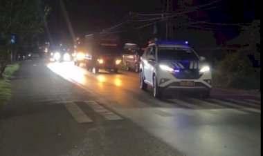 Jamin-Keamanan-Malam-Jelang--Hari-Pencoblosan,-Polres-Kupang-Gelar-Patroli-Gabungan