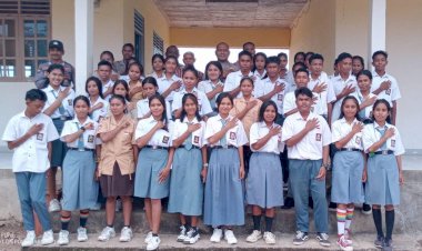 Lakukan-Binredawan-di-SMK-Efata--Kapolsek-Sulamu-Ajak-Siswa-Cerdas-Manfaatkan-Ruang-Maya