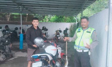 Satu-Pelanggar-Dengan-Knalpot-Brong,-Disuruh-Ganti-Knalpot-Oleh-Petugas