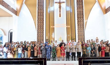 Perdana-di-Kupang-Ribuan-Personil-TNI-Polri-Gelar-Ibadah-Paskah-Bersama,-Kapolda-NTT-:--Sinergi-TNI-Polri-Majukan-Bangsa