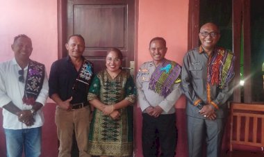 Tak-Sekedar-Mengamankan-Jalannya-Acara,-Bhabinkamtibmas-Desa-Pariti-Jadi-Salah-Satu-Tamu-Dalam-Peresmian-Rumah-Klasis-Sulamu