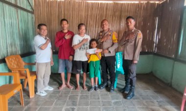 Sambut-HUT-Bhayangkara-ke-78,-Kapolsek-Sulamu-Motivasi-Siswa-Berprestasi-dengan-Pemberian-Hadiah-Spesial