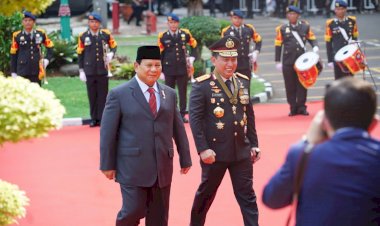 Menhan-Prabowo-Subianto-Terima-Penghargaan-Tanda-Kehormatan-Bintang-Bhayangkara-Utama-Polri