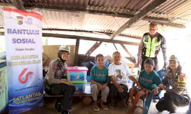 Sambut-Hari-Jadi-ke-69,-Satlantas-Polres-Kupang-Sambangi--Kaum-Difabel-dan-Anak-Yatim-di-Kupang-Tengah