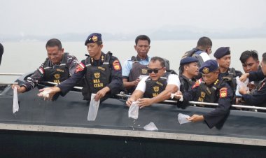 Konferensi-Pers-Penyeludupan-Benih-Bening-Lobster-Sebanyak-237.305-Benih-Bening-Lobster-Senilai-23,6-Miliar-Rupiah
