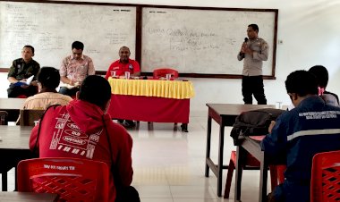 Satbinmas-Polres-Kupang-Beri-Penyuluhan-Terkait-Kekerasan-Anak-dan-Perempuan-di-SMAN-1-Taebenu