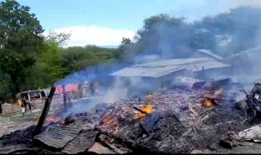 Diduga-Korsleting,-Tiga-Unit-Rumah-di-Kabupaten-Kupang-Dilalap-Sijago-Merah