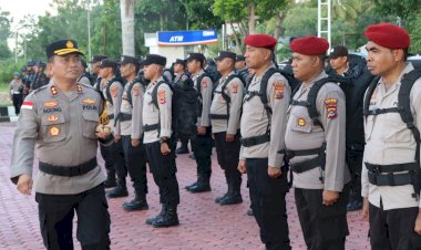 Apel-Gelar-Pasukan-Pergeseran-Pasukan,-Kapolres-Kupang-Lepas-400-Personil-untuk-Amankan-Pemilukada-Serentak-2024