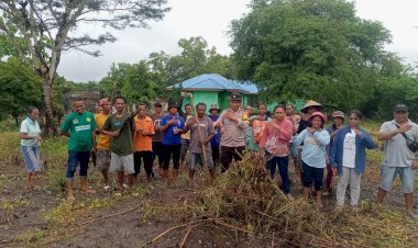 Bhabinkamtibmas-Desa-Tesbatan-Dukung-Warga-Kelola-Lahan-Produktif