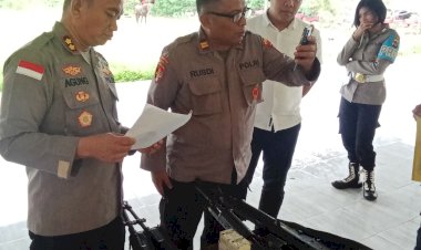 Kapolres-Kupang-Cek-Langsung-Senjata-Api-Personel-Polres-Kupang