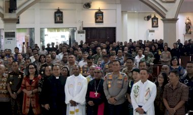 Personil-Polres-Kupang-Hadiri-Natal-Bersama-TNI-Polri-Tahun-2024-di-Gereja-St.-Maria-Assumpta-Kota-Kupang