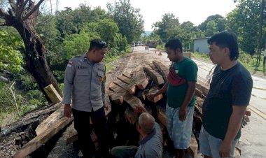 Aipda-Stefenson-Radjah-Bhabinkamtibmas-Desa-Poto-Himbau-Warga-Desa-Poto-untuk-Tidak-Lakukan-Illegal-Loging