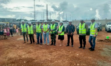 Bhabinkamtibmas-Desa-Bolok-Turut-Hadir-Saat-Peresmian-dan-Peletakan-Batu-Pertama-SPBE-oleh-Pj.-Bupati-Kupang