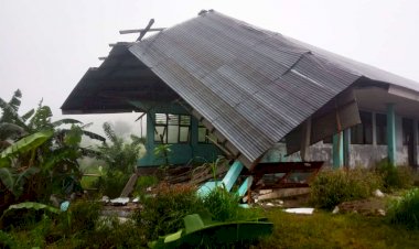 Tanah-Longsor-di-Desa-Fatumonas-Rusakkan-Gedung-Sekolah-Dasar