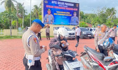 Operasi-Keselamatan-Hari-Kedua:-Polres-Kupang-Gelar-Razia-Internal,-Sasar-Pelanggaran-Personil