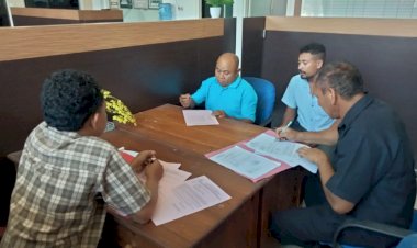 Berkas-Perkara-Dinyatakan-Lengkap,-Polres-Kupang-Limpahkan-Tersangka-dan-Barang-Bukti-Kasus-Penganiayaan-ke-Kejari-Kabupaten-Kupang
