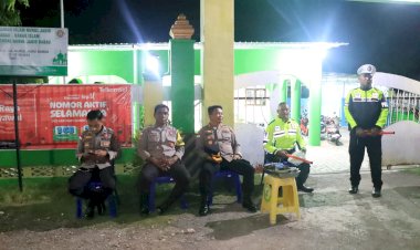 Tak-Hanya-Tinggal-Menerima-Laporan,-Kapolres-Kupang-Turut-Hadir-Melaksanakan-Pengamanan-Sholat-Tarawih