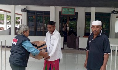 Satreskrim-Polres-Kupang-Gelar-Bakti-Sosial-Ramadhan,-Bagikan-Takjil-di-Dua-Masjid