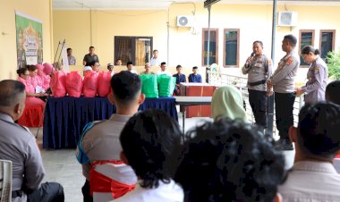 Wakapolres-Kupang-Edukasi-Bahaya-Premanisme-di-Bazaar-Ramadhan,-Berbagi-Kebahagiaan-dengan-Anak-Yatim