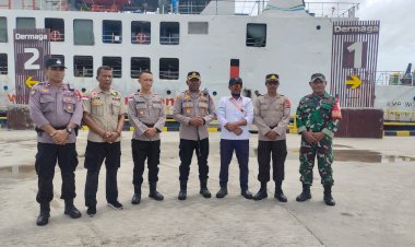 Kapolres-Kupang-Kunjungi-Pos-Terpadu-Pelabuhan-Bolok-dalam-Operasi-Ketupat-Turangga-2025