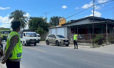 Personil-Pos-Pam-Noelbaki-Rutin-Pantau-Aktivitas-Terminal-Noelbaki-Demi-Keamanan-Pemudik