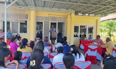 Sederhana-dan-Penuh-Sukacita:-Personel-Polres-Kupang-Berbaur-Bersama-Umat-Hadiri-Ibadat-Syukuran-di-Rumah-Jabatan-Kapolres-Kupang