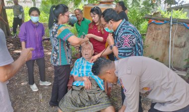 Aksi-Terpuji-Polsek-Kupang-Timur-Selamatkan-Lansia-Sakit-yang-Hidup-Seorang-Diri
