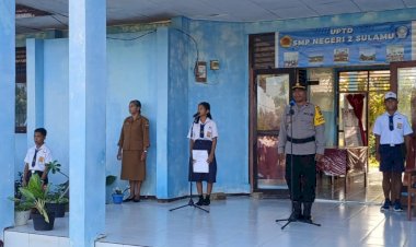 Kapolsek-Sulamu-Jadi-Irup-di-SMP-Negeri-2-Sulamu,-Tekankan-Disiplin-dan-Cegah-Kenakalan-Remaja
