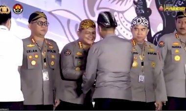 Kabid-Humas-Polda-NTT-Raih-Nilai-Terbaik-dalam-Sertifikasi-E-Learning-Kehumasan-Rakernis-Polri-2025