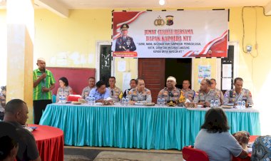 Kapolres-Kupang-Kenalkan-Layanan-Call-Center-110-Saat-Hadiri-Jumat-Curhat-di-Desa-Penfui-Timur