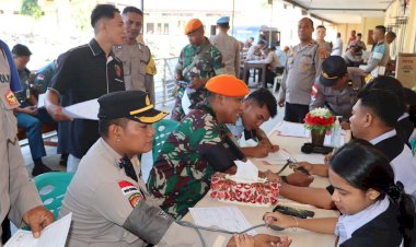 Bakti-Kesehatan-Sambut-Hari-Bhayangkara-ke-79,-Sidokkes-Polres-Kupang-Gandeng-PMI-NTT-Gelar-Donor-Darah-Personil-Gabungan-TNI-Polri-dan-Pol-PP