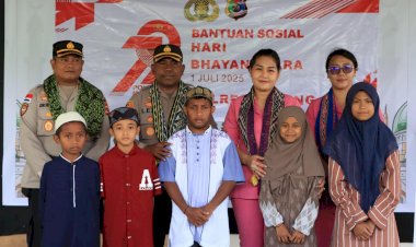 Gelar-Bansos-Hari-Bhayangkara-ke-79-di-Pesantren-Tarbiyatul-Al'Mualafin,-Kapolres-Ingatkan-Bahaya-Asusila-di-Lingkungan-Pesantren