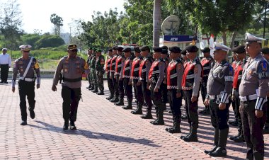 Kapolres-Kupang-Pimpin-Apel-Gelar-Pasukan-Operasi-Patuh-Turangga-2025,-Soroti-Rendahnya-Kesadaran-Keselamatan-Pengguna-Jalan