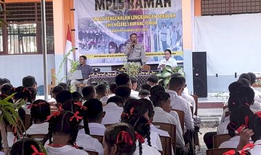 Polsek-Amfoang-Selatan-dan-Polsek-Kupang-Timur-Sosialisasikan-Bahaya-Kenakalan-Remaja-dan-NAPZA-dalam-Kegiatan-MPLS