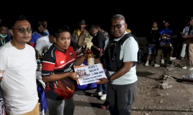 Kapolres-Kupang-Hadiri-Puncak-Pacuan-Kuda-Kapolda-Cup-2025,-Serahkan-Hadiah-Bersama-Bupati