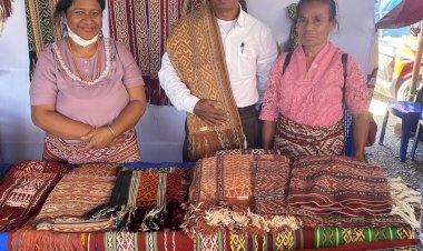 Sejarah-dalam-Helai-Tenun:-Kain-51-Tahun-Keturunan-Raja-Amarasi-Tampil-di-Expo-Kabupaten-Kupang