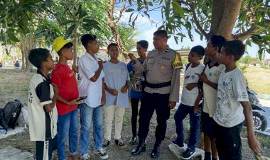 Bhabinkamtibmas-Desa-Pukdale-dan-Fatuteta-Ajak-Pemuda-Jauhi-Judi-dan-Waspada-TPPO