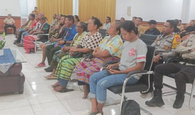 Polsek-Fatuleu-Amankan-Aksi-Damai-Warga-Naunu-di-Kantor-Bupati-Kupang