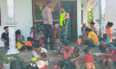 Bhabinkamtibmas-dan-Babinsa-Amfoang-Barat-Daya-Pantau-Giat-Posyandu-di-Desa-Nefoneut