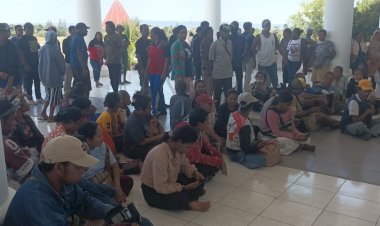 Polres-Kupang-Kawal-dan-Amankan-Aksi-Damai-Forum-Masyarakat-Peduli-Kabupaten-Kupang-di-Kantor-Bupati-Kupang